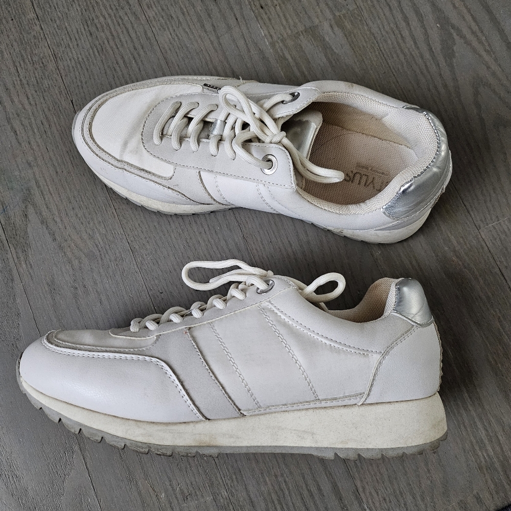 Woman Sneakers Jumper White & Silver Size 8 Memory Foam Athletic Casual Shoes